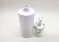 Indywidualne białe plastikowe butelki kosmetyczne o pojemności 250 ml